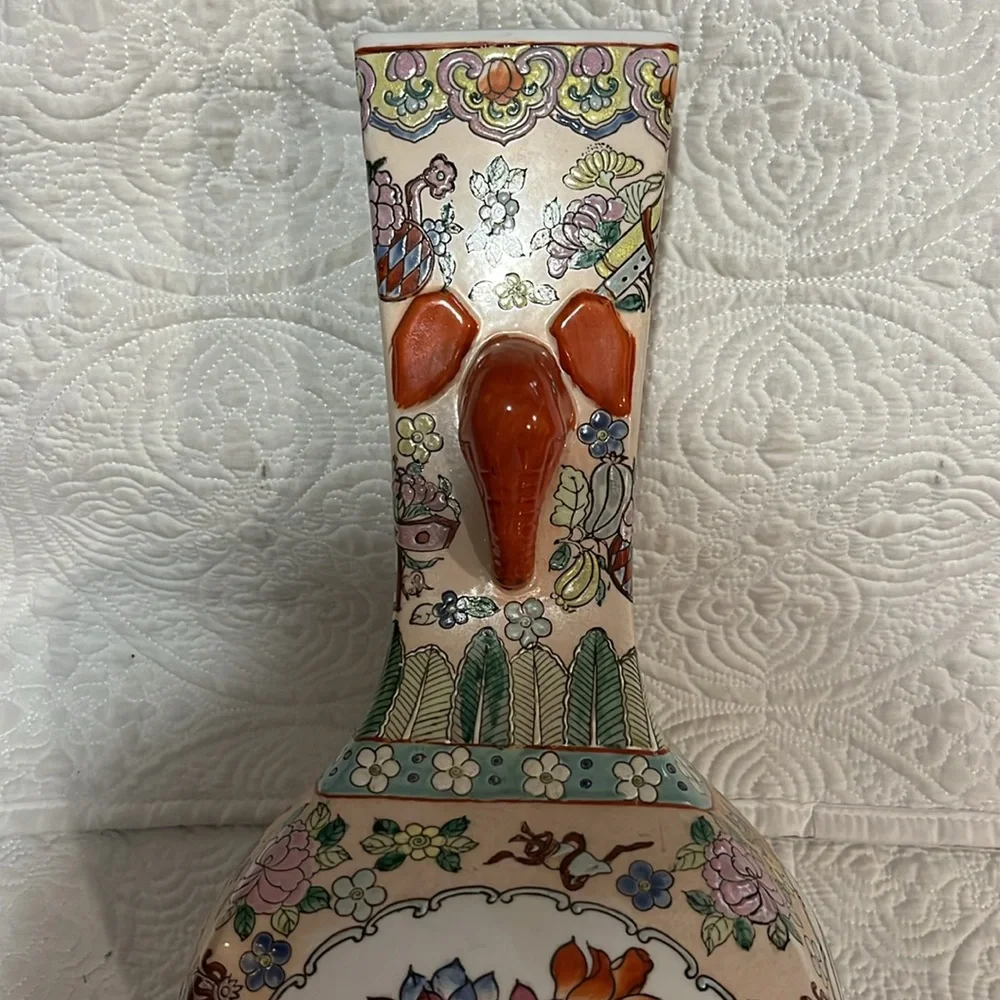Beautiful‎ large elephant handled Oriental vase